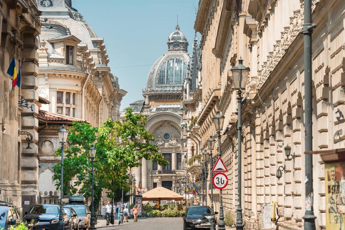 potret musim panas di Bucharest, Rumania