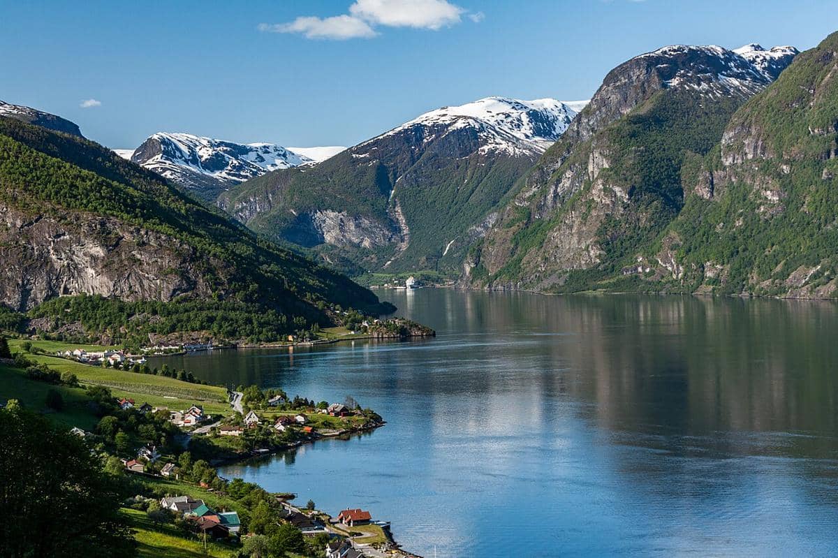 dibalik keindahannya Sognefjord memiliki potensi sumber energi dari tenaga air yang besar