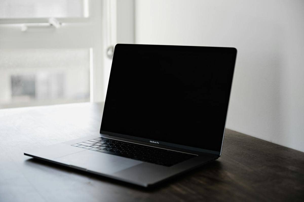 ilustrasi laptop
