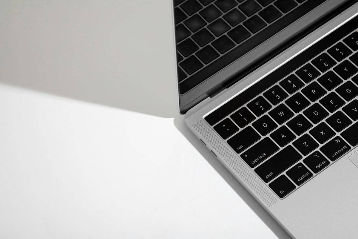 ilustrasi laptop