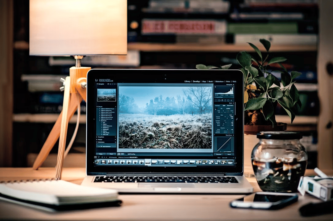 ilustrasi laptop