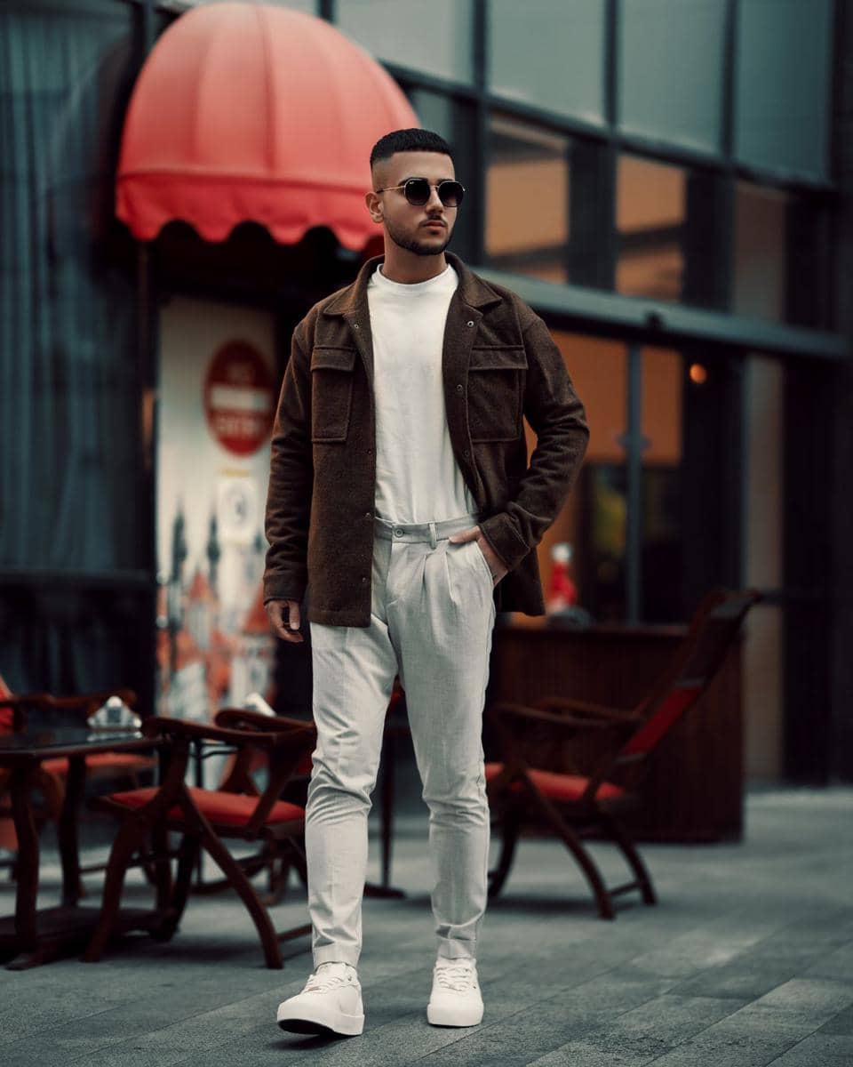 ilustrasi outfit jaket cokelat cowok 
