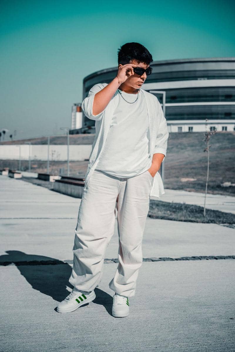 ilustrasi loose outfit cowok 