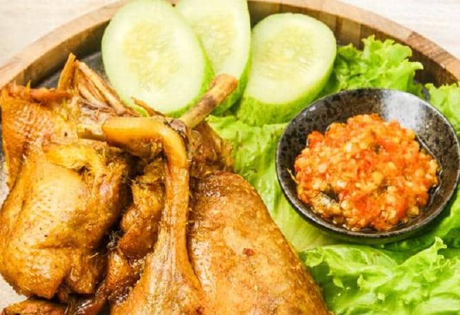 Resep Ayam Goreng Basah Bu Iyin, Empuk dan Bumbu Meresap