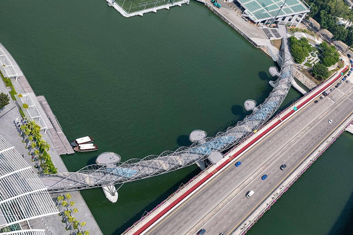 Pemandangan udara Jembatan Helix di Singapura.