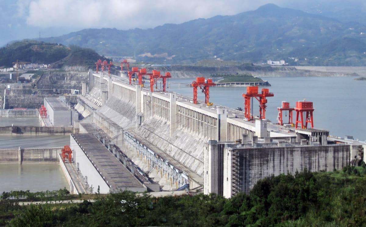 Bendungan Tiga Ngarai berdiri di aliran Sungai Yangtze