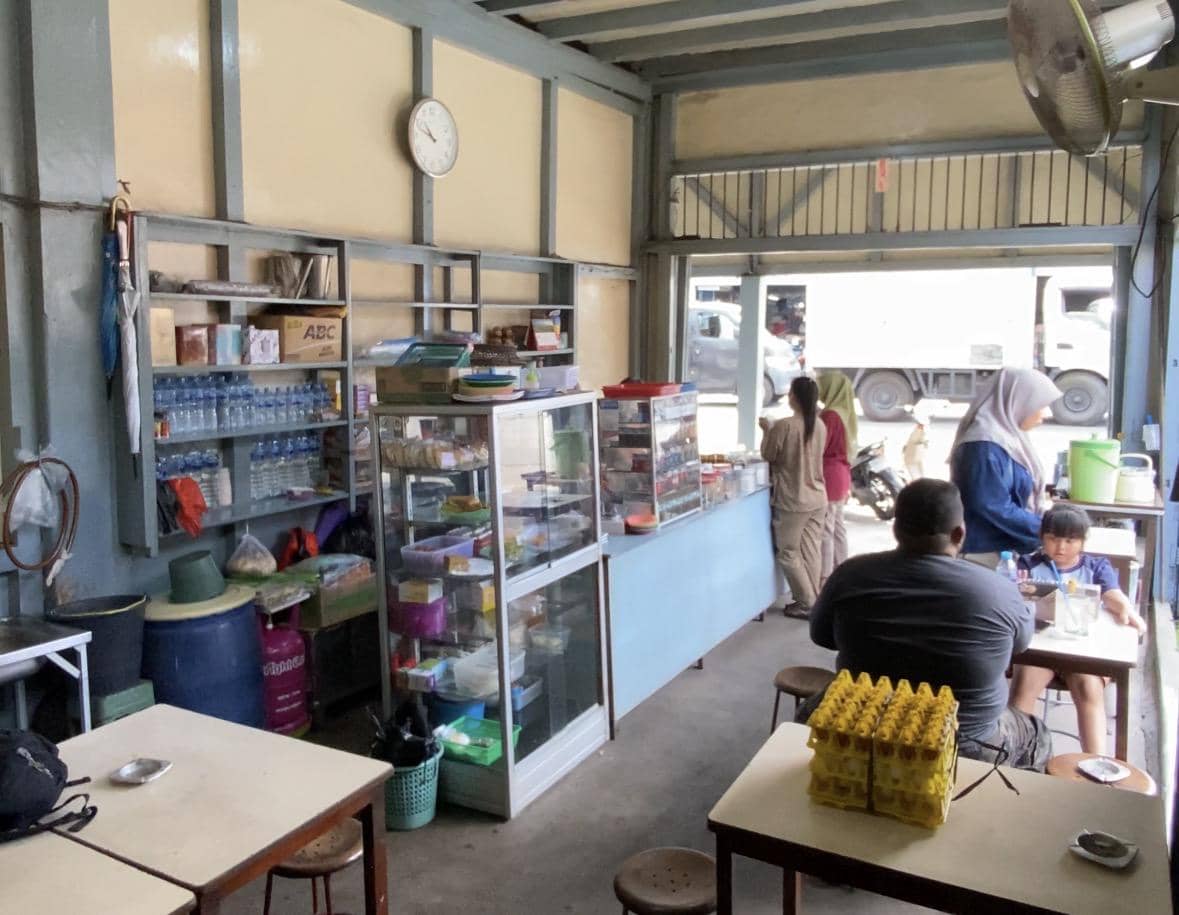 Berdiri Sejak 1970, Warkop Langit Biru Simpan Kenangan di Sudut Kota