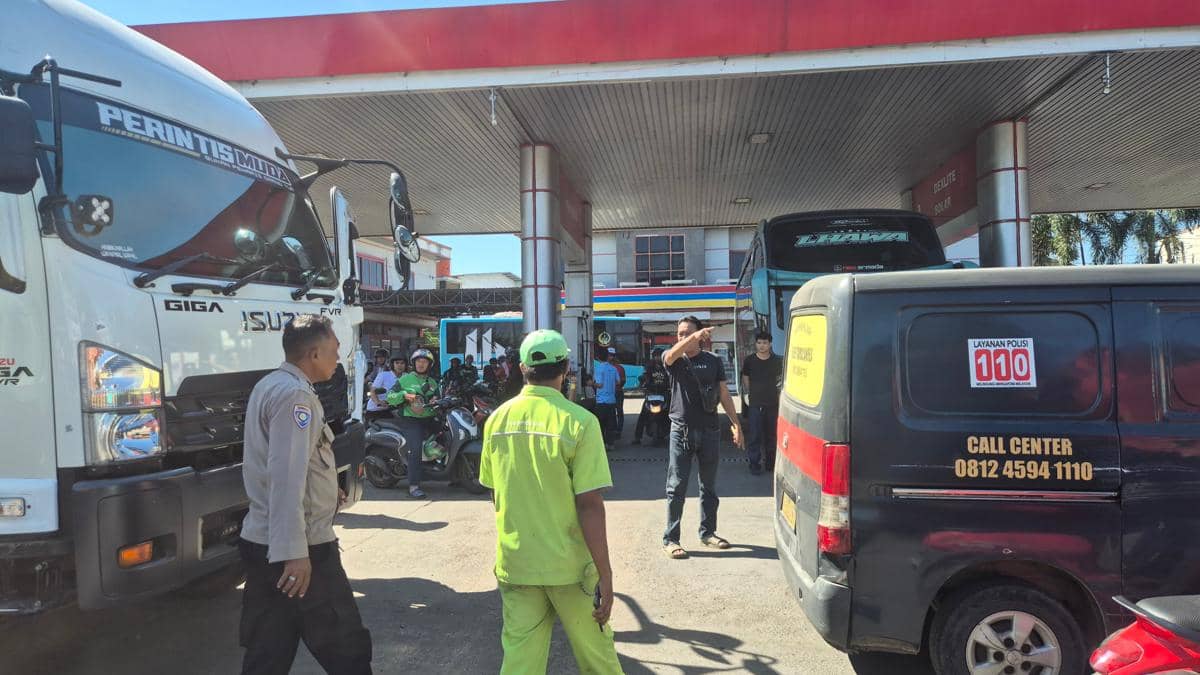 Sopir Truk Ditikam karena Rebutan Antrean BBM Solar di SPBU Makassar