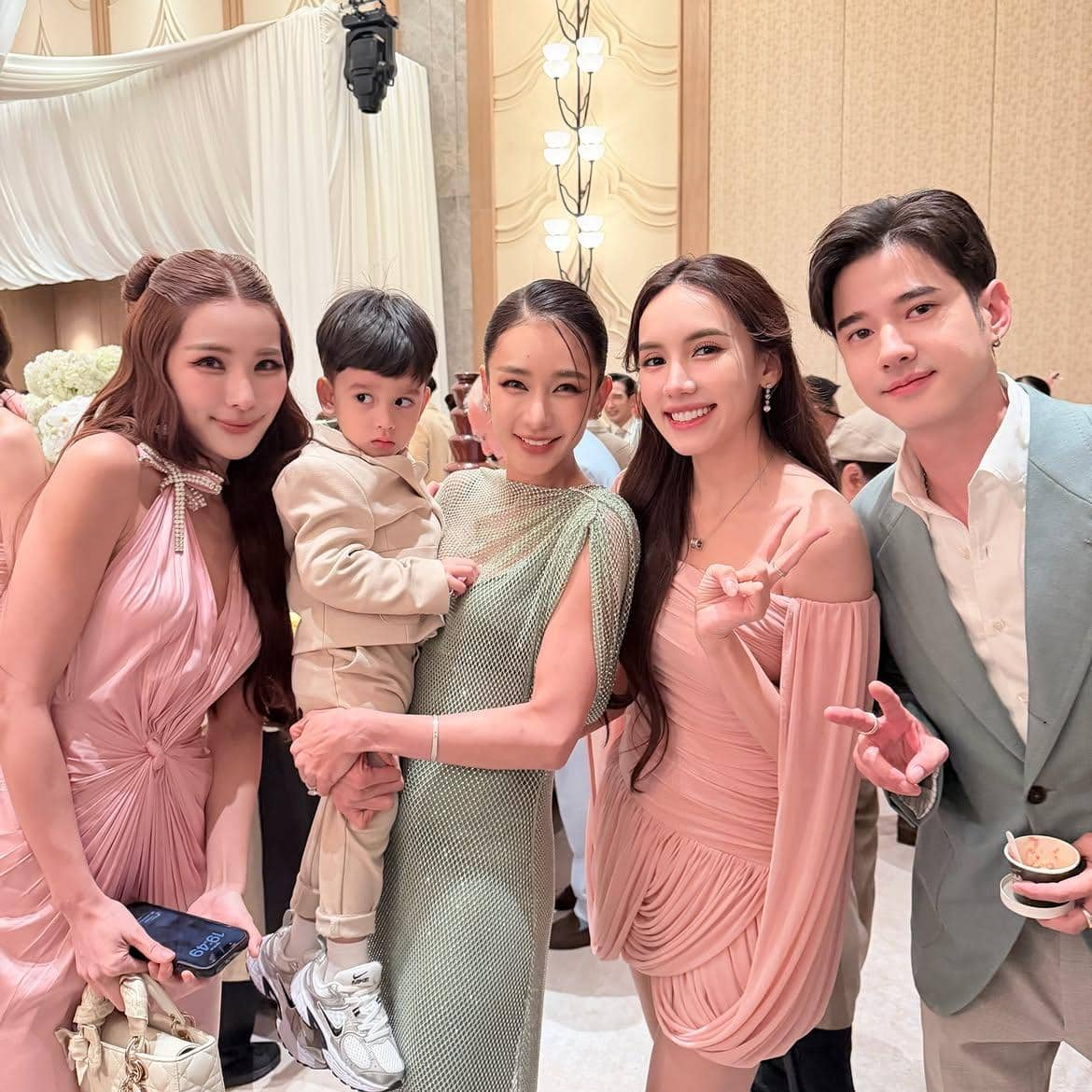 Artis di pernikahan Yaya Urassaya dan Nadech Kugimiya