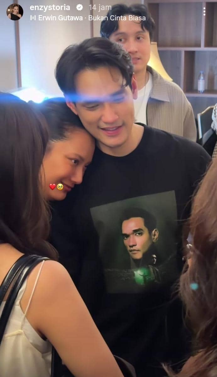 Artis Indonesia nonton konser Afgan