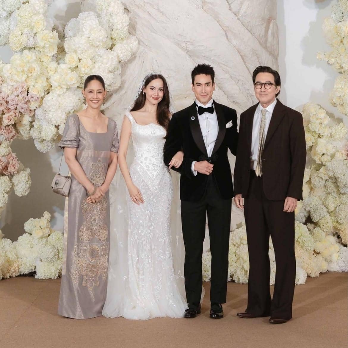 Artis di pernikahan Yaya Urassaya dan Nadech Kugimiya