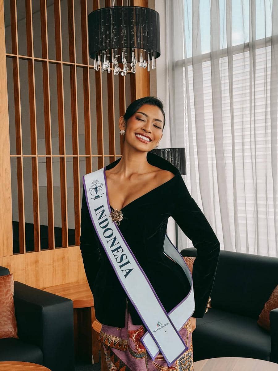 Potret Agnes Rahajeng di Sesi Interview Miss Supranational 2026