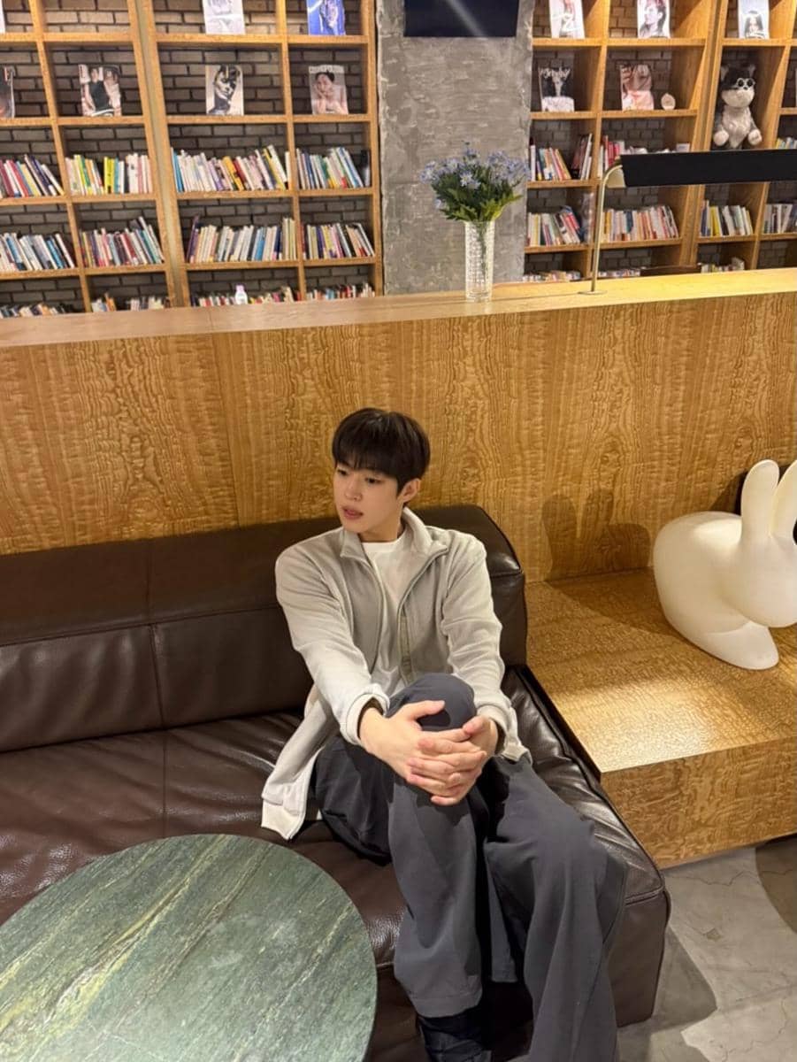 Style ke toko buku ala Baek Sung Chul