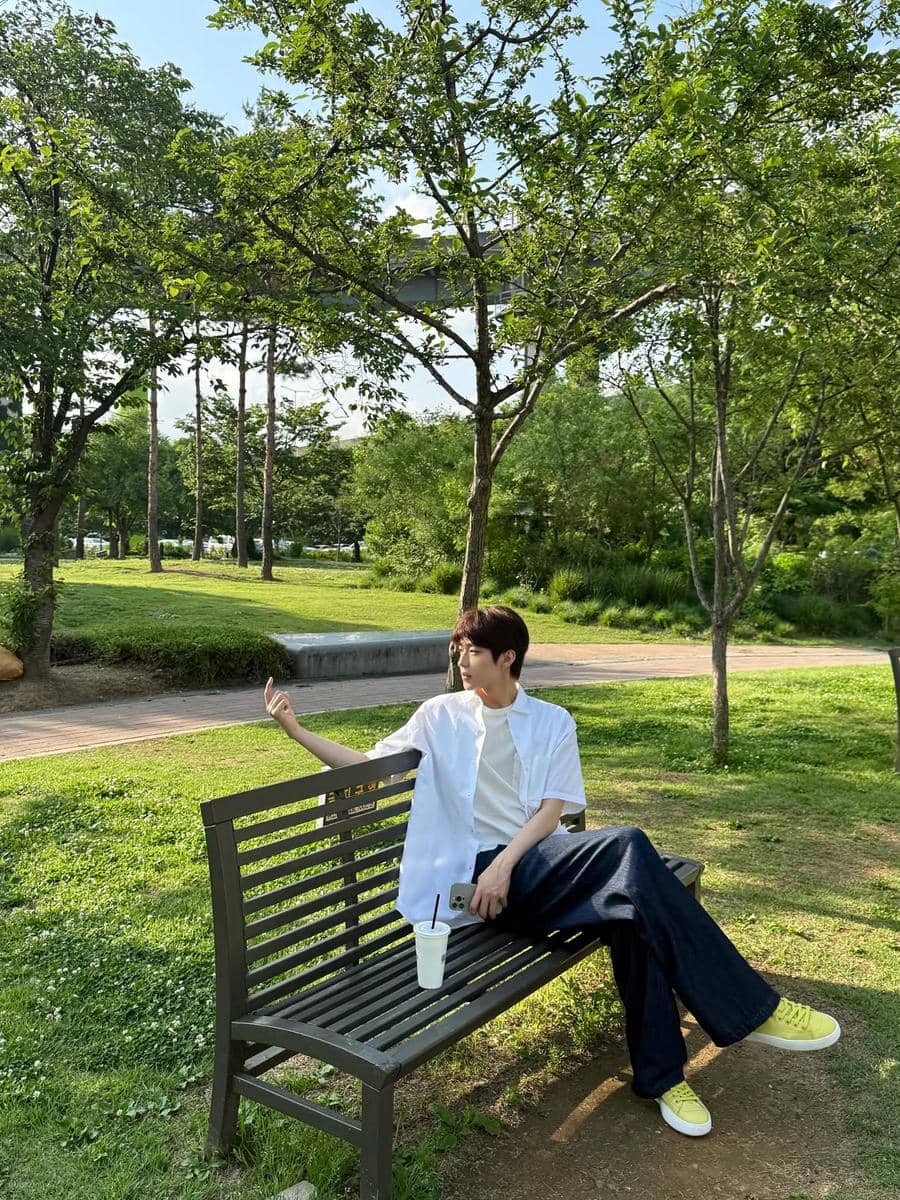 Gaya ke toko buku ala Baek Sung Chul 