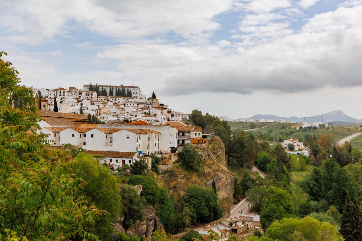 7 Wisata Unik di Spanyol, Ada Desa yang Menyatu dengan Tebing
