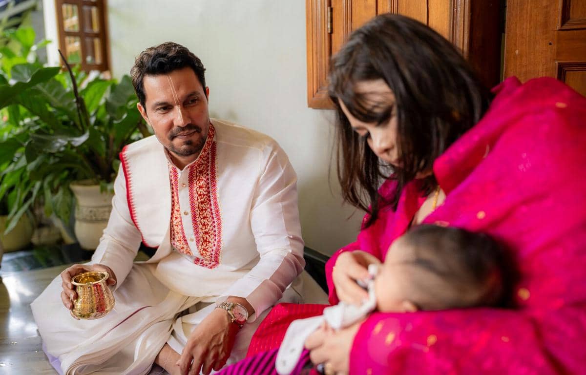 Anak Perdana Makan Nasi, 9 Momen Randeep Hooda Gelar Ritual Chakumba