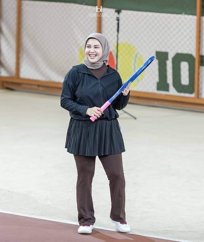 outfit tenis hijab friendly ala Kesha Ratuliu