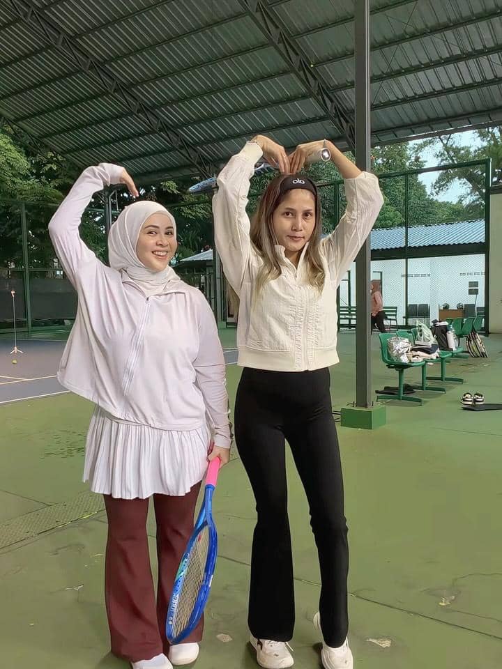 outfit tenis hijab friendly ala Kesha Ratuliu