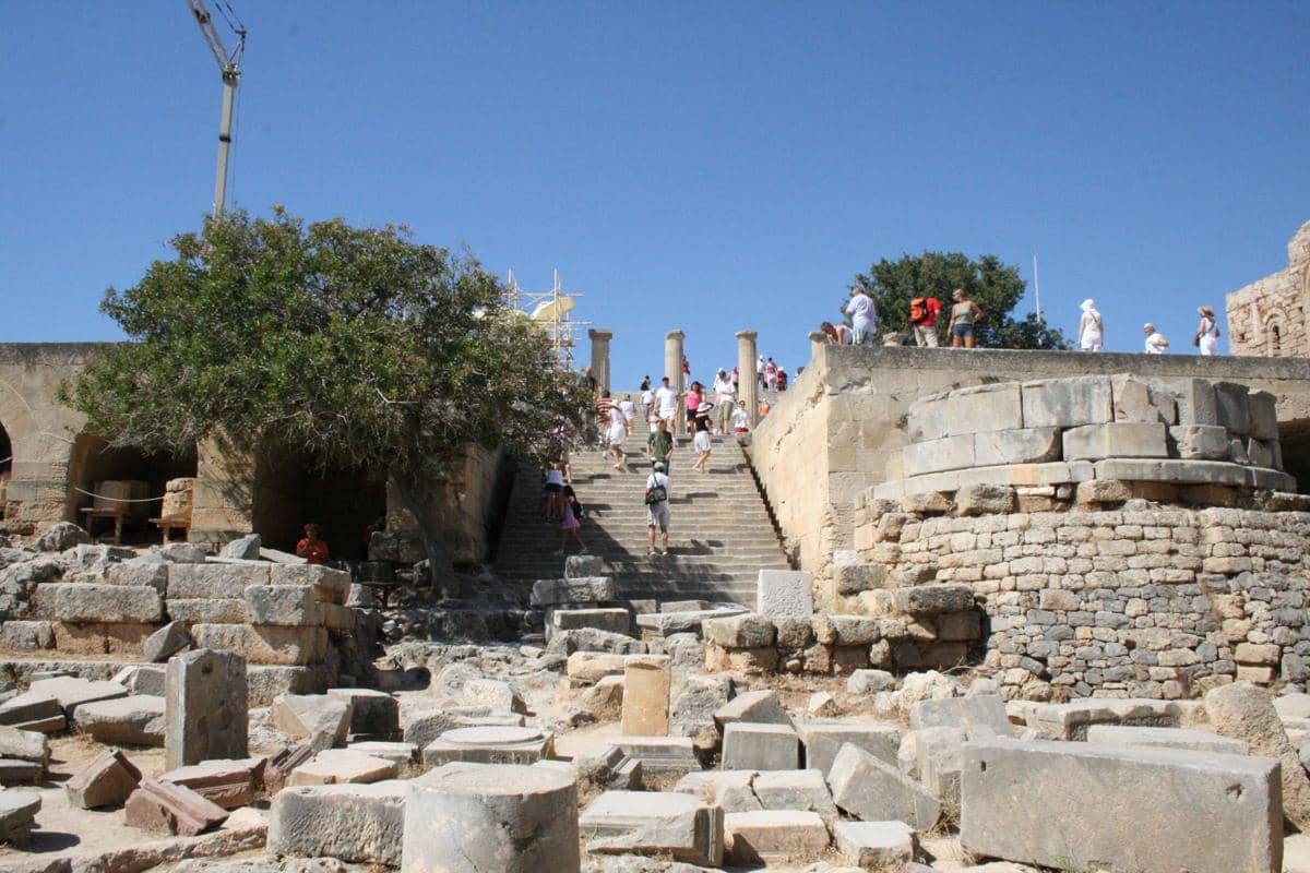 Desa Lindos dan Arkopolis