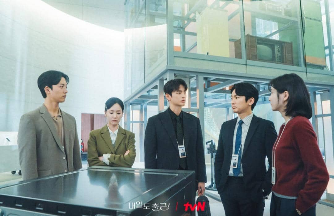 7 Upaya Kang Si Woo Membangun Kekompakan di See You at Work Tomorrow