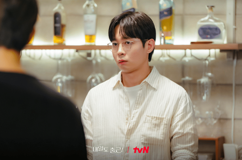Kim Dong Young di drama See You at Work Tomorrow!