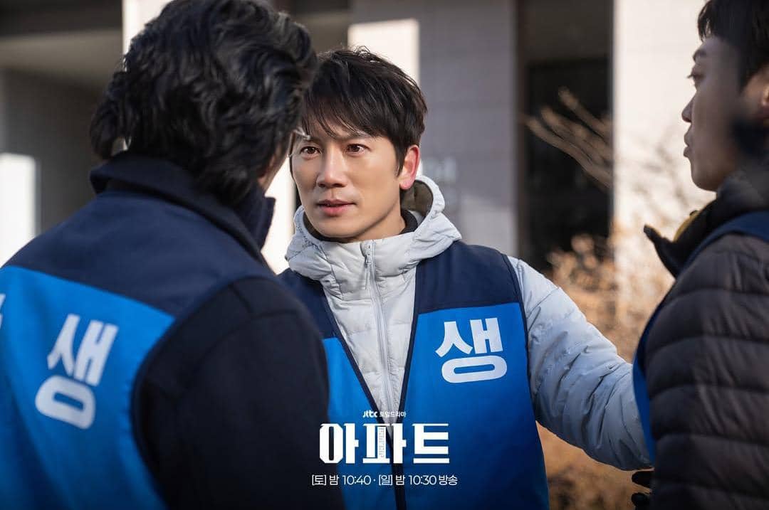 Ji Sung di drama The Apartment Job