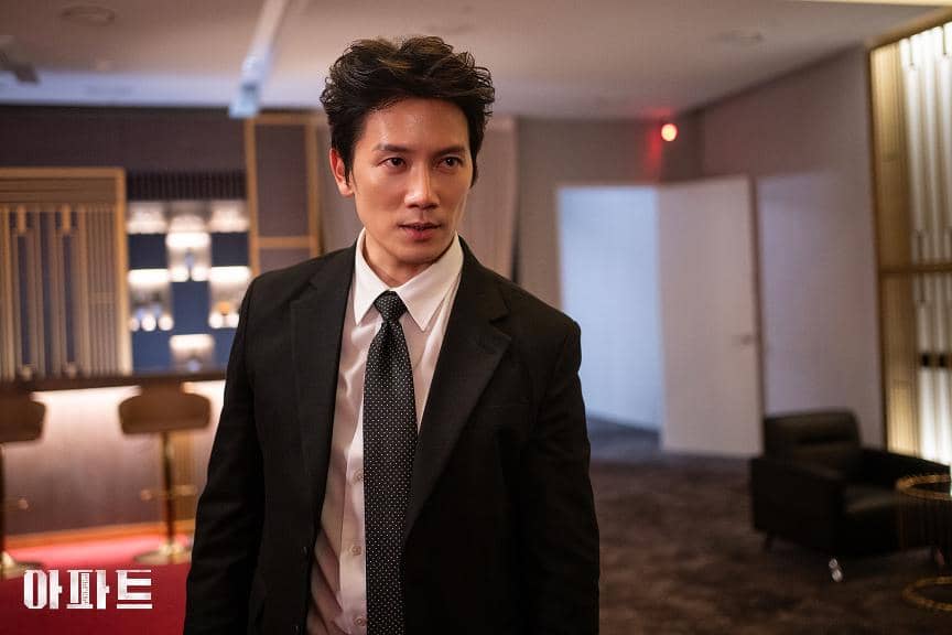 Ji Sung di drama The Apartment Job
