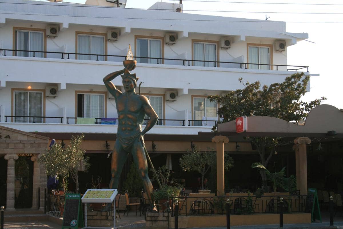 Patung Kolosus Rhodes
