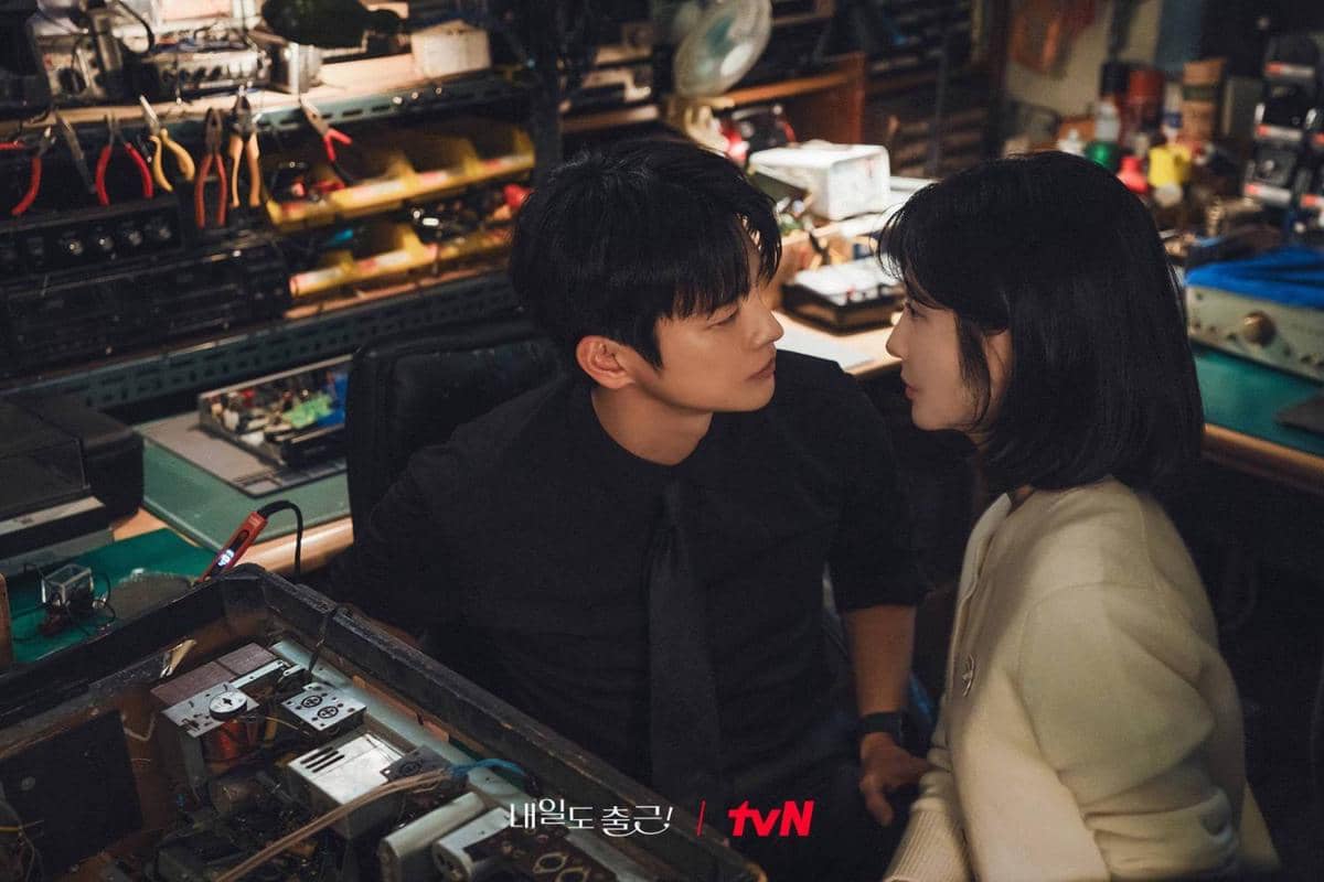 5 Insecurity Kang Si Woo Jadi Kekasih Cha Ji Yoon di See You at Work Tomorrow