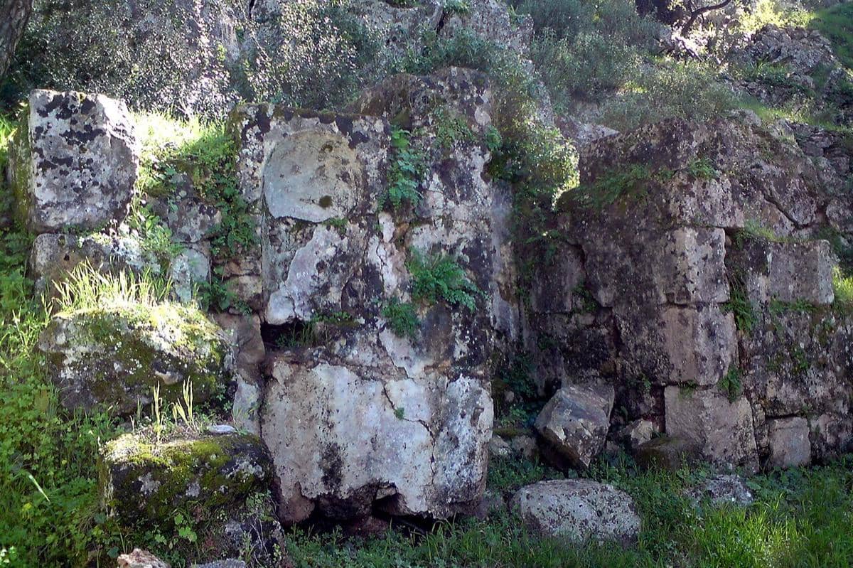 Cyclopean Walls