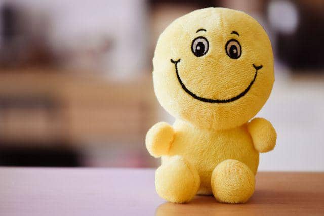 Ilustrasi emoji tersenyum