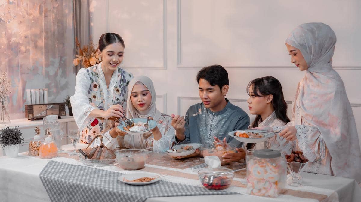 Ilustrasi makan bersama-sama