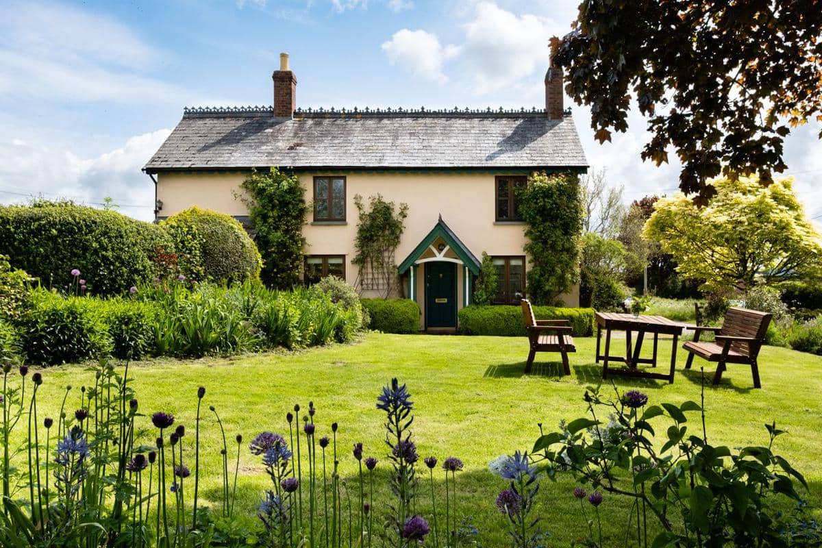 Ilustrasi English Country Garden
