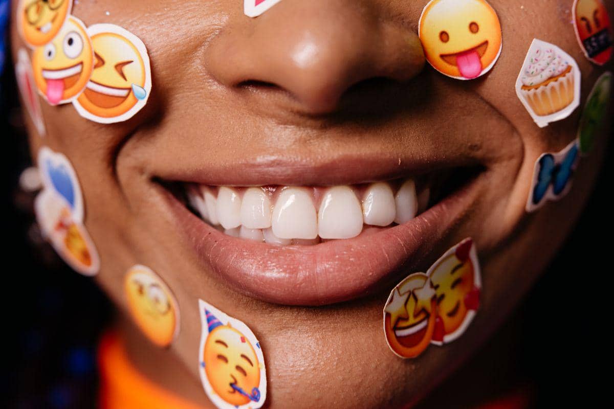 5 Alasan Emoji Sering Bikin Salah Paham Mengartikan Chat