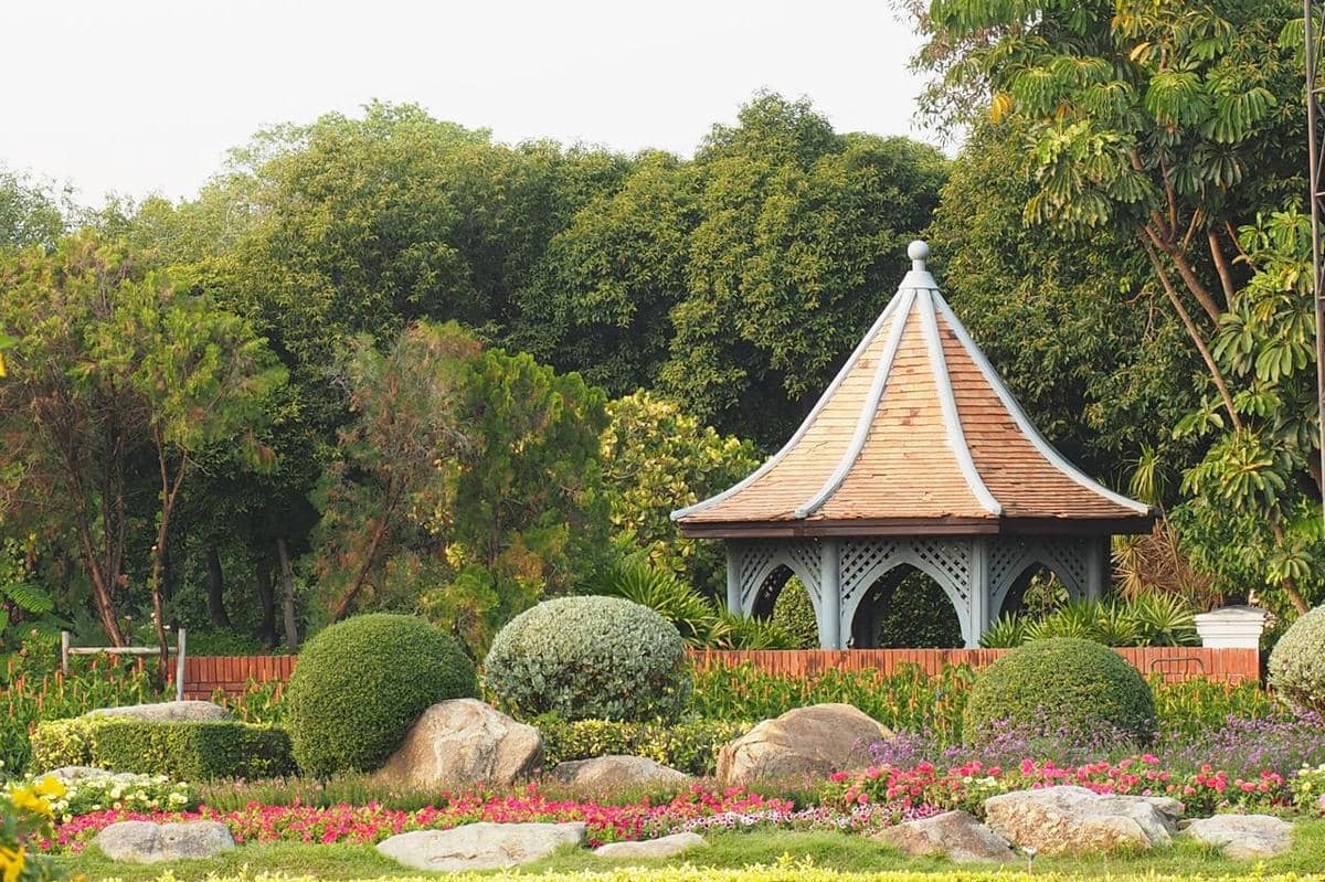 Ilustrasi English Country Garden