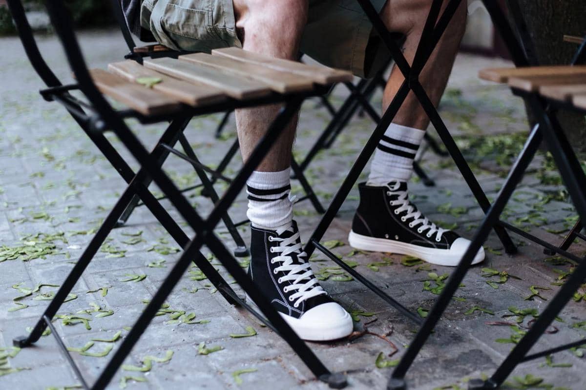 5 Alasan Sneakers High Top Cocok untuk Pria Bertubuh Pendek