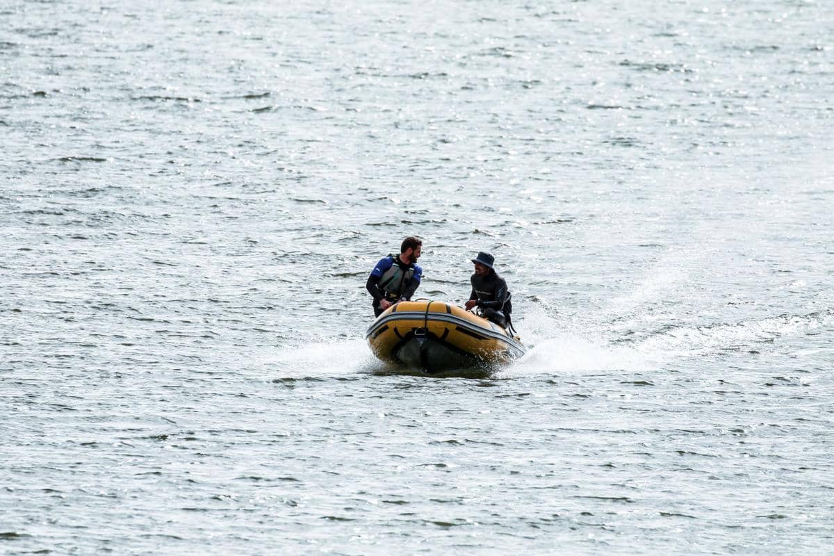 Viral, Penjaga Pantai China Pukul Kepala Pelaut Filipina dengan Tongkat