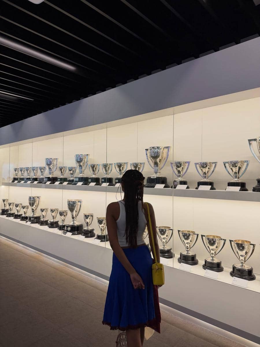 Novia Bachmid tur markas Real Madrid di Bernabéu Stadium