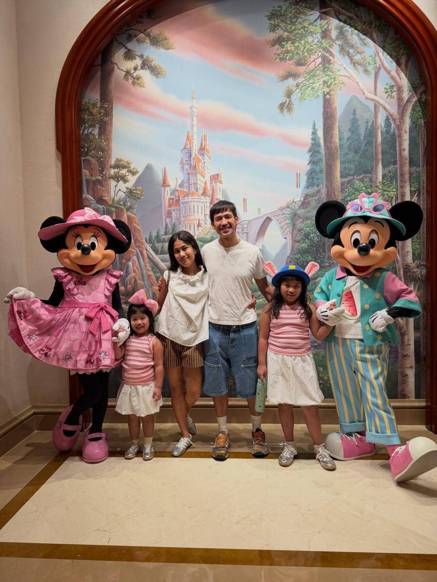 Keluarga Gya Sadiqah liburan di Disneyland Shanghai