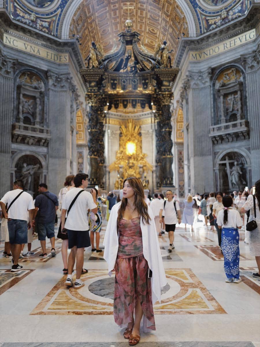 Regina Phoenix pertama kali liburan di Kota Roma