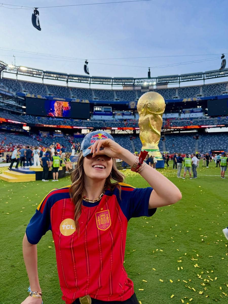 potret Eileen Gu nonton final Piala Dunia 2026