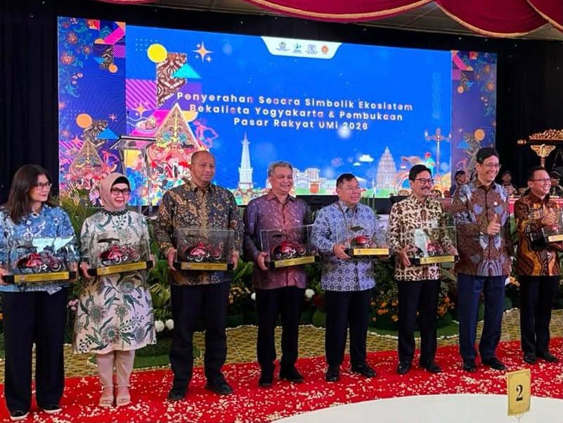 Pegadaian Salurkan 50 Becak Kayuh Listrik di Yogyakarta