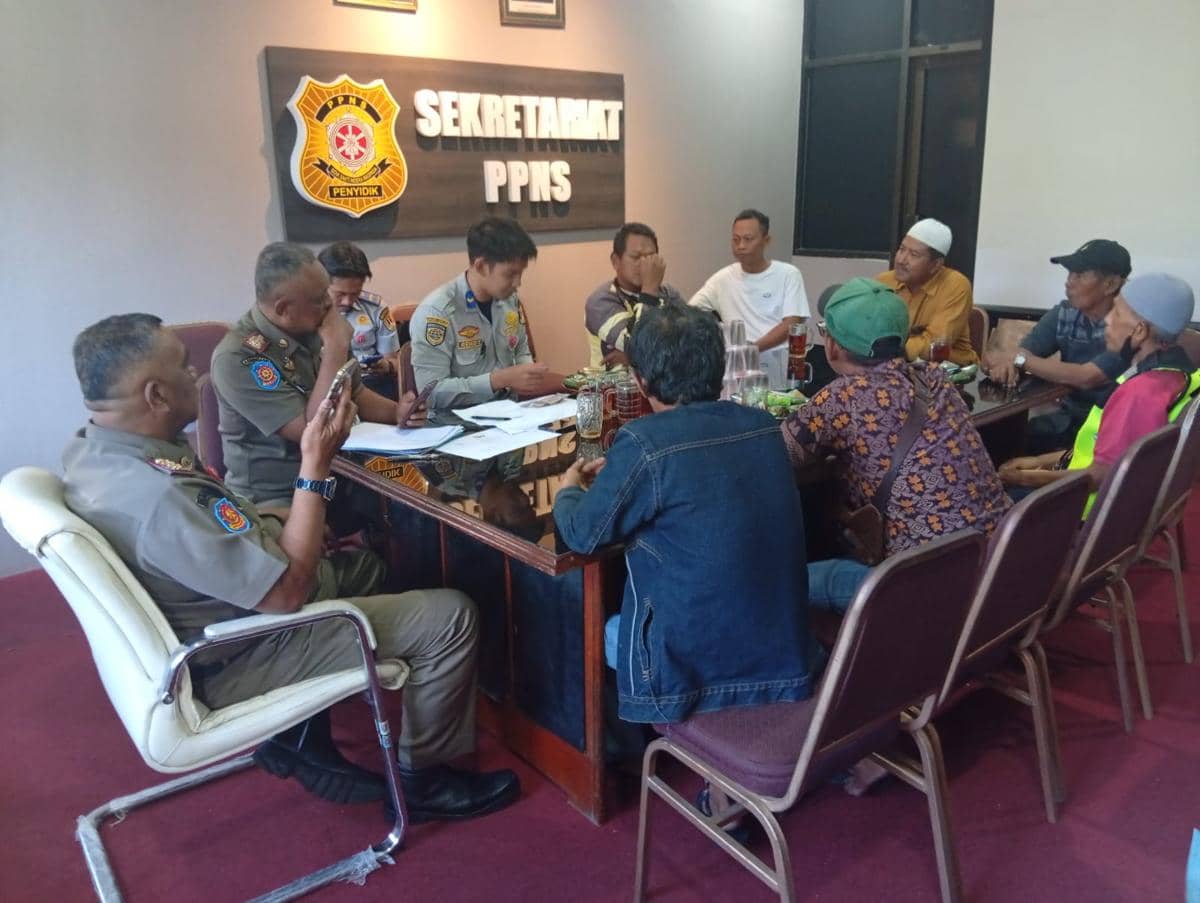 juru parkir, satpol pp, parkir