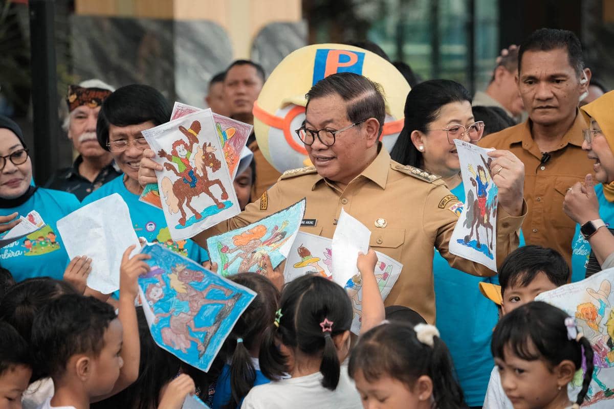 Gubernur DKI Jakarta, Pramono Anung saat menghadiri Peringatan Hari Anak Nasional (HAN) ke-42 Tingkat Provinsi DKI Jakarta Tahun 2026 di Hal