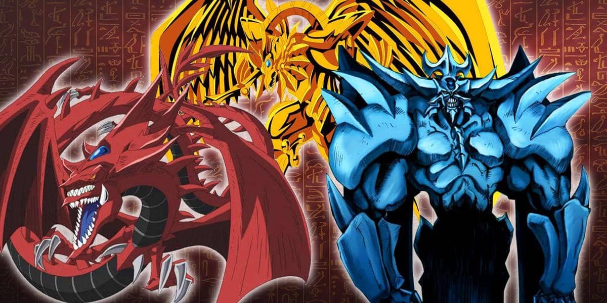 Tiga kartu dewa Mesir dari Yu-Gi-Oh menampilkan naga merah, makhluk bersayap emas, dan sosok biru berotot dengan latar hieroglif Mesir.
