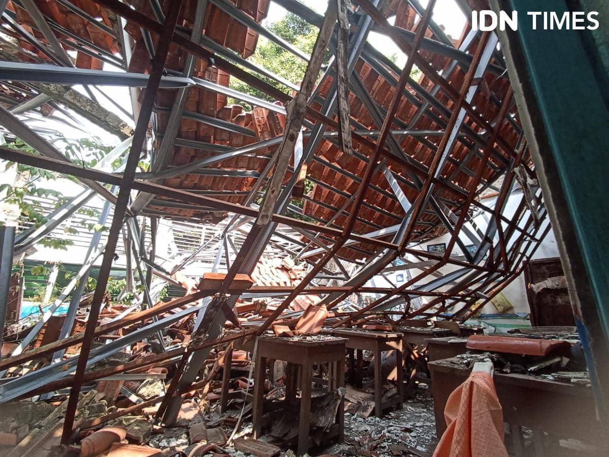 2 Tahun SDN Kebayoran Roboh, Kepala Sekolah Tahan Tangis Lihat Kondisi Siswa