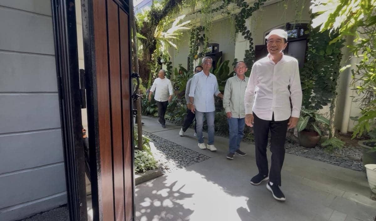 Jokowi Kumpulkan Teman Kuliah UGM, Jelang Sidang Roy Suryo-Tifa