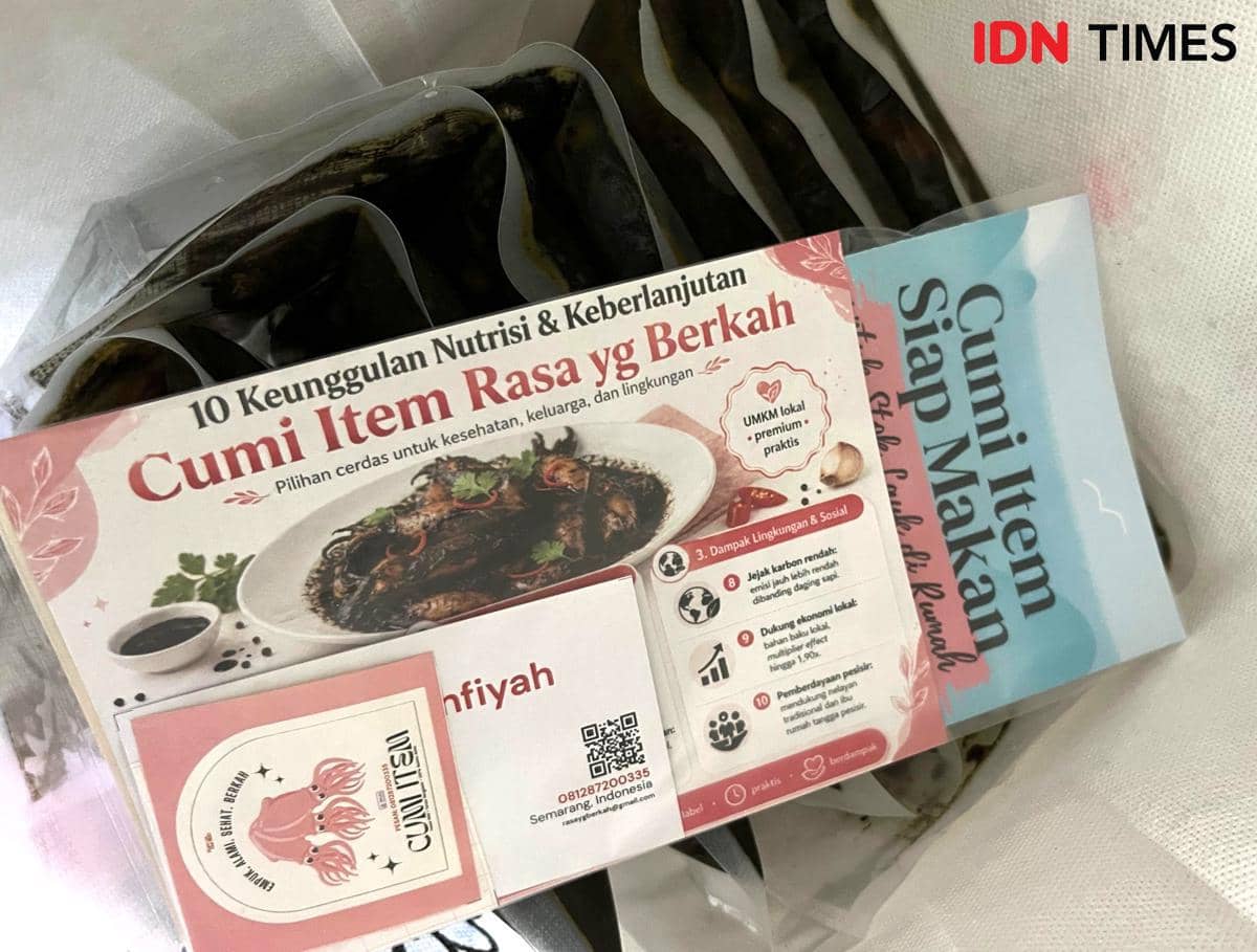 Paket kemasan siap kirim Cumi Item Rasa yg Berkah. (IDN Times/Dhana Kencana)
