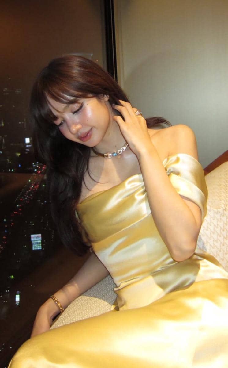 Gaya Kondangan ala Lisa BLACKPINK (instagram.com/lalalalisa_m)