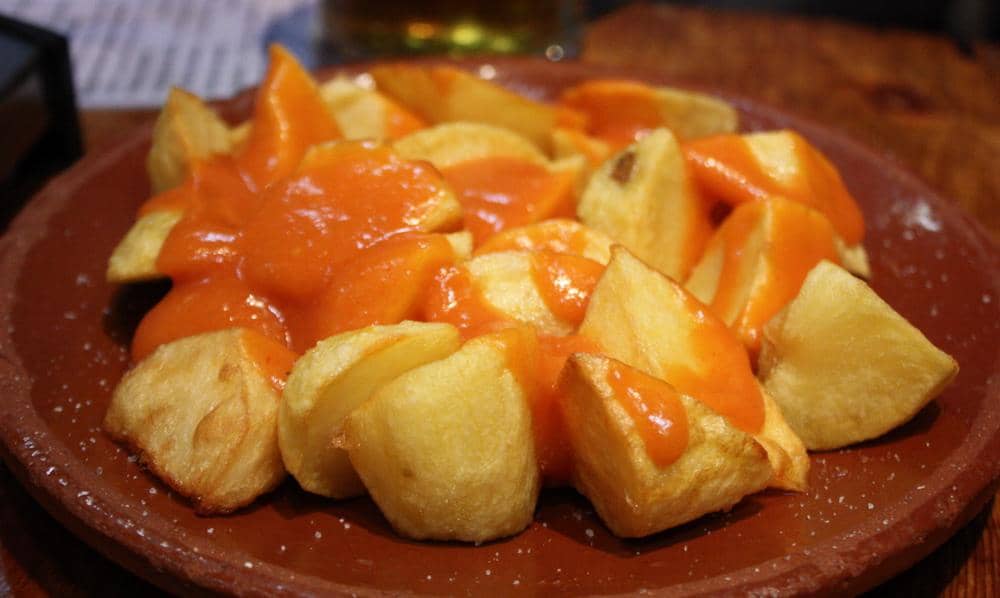ilustrasi patatas bravas
